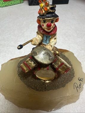 Ron Lee drummer clown 82 on granite marble  base with gold accent signed collect